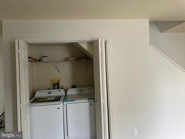 Building Photo - 241 Merrbaugh Dr