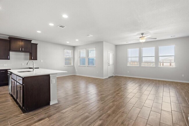 Building Photo - 798 Eves Necklace Dr.