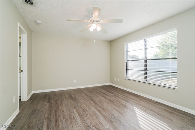 Building Photo - 220 SE 27th Terrace