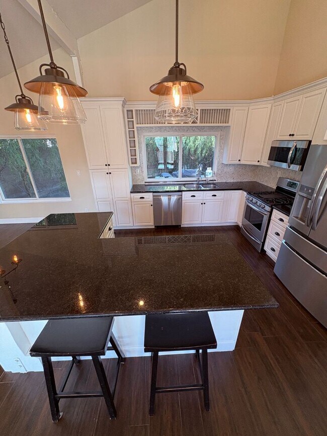 Building Photo - Upgraded 3 bedroom, 2 1/2 bath home with HUGE private yard.  This is a true hidden gem.