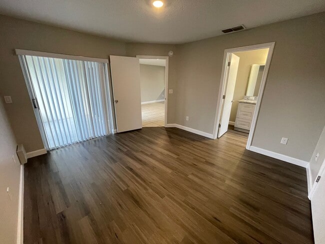 Building Photo - NEWLY RENOVATED 3/2 Duplex near Sleepy Hollow Sports Complex in Leesburg