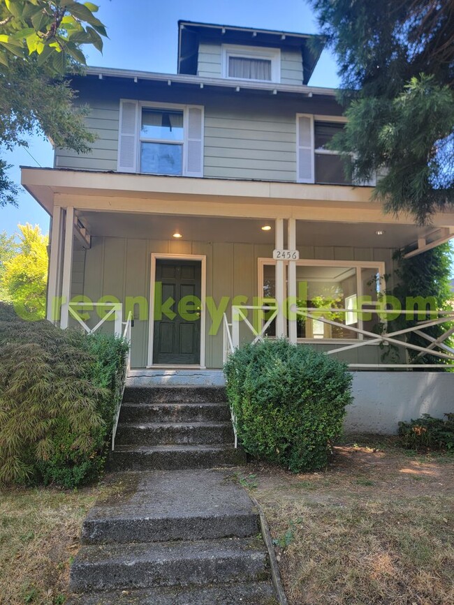 Primary Photo - Awesome 3-Bedroom 1.5-Bathroom House in Ho...