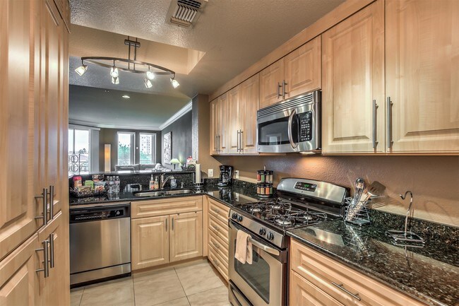 Building Photo - 230 E Flamingo Rd