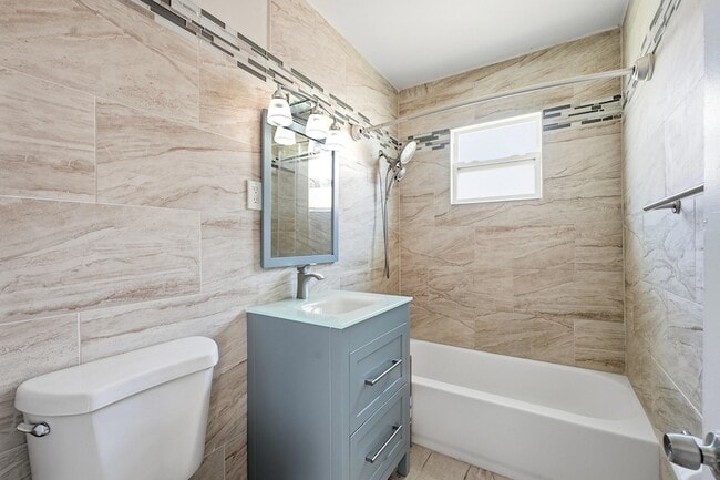 Building Photo - 1400 Binney Dr