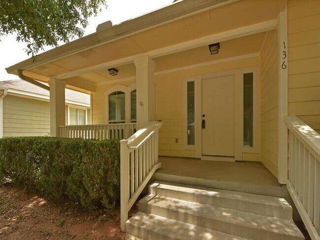 Building Photo - 136 Strawn