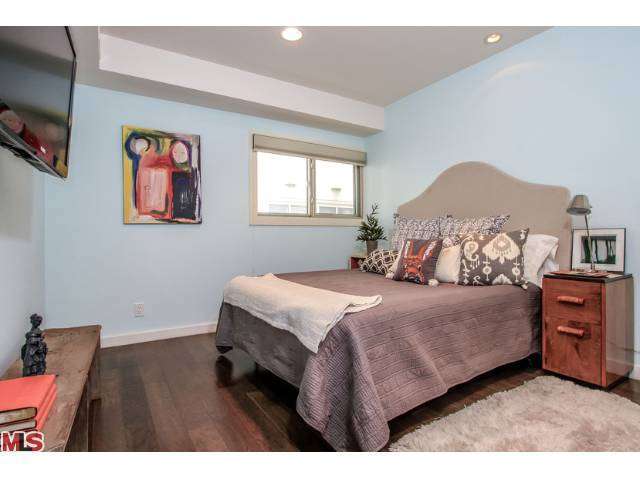 Building Photo - 141 S Clark Dr