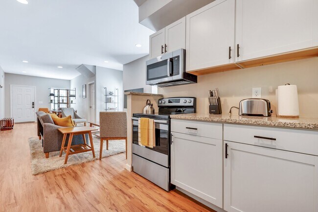 Building Photo - 945-947 Palmetto Ave SW