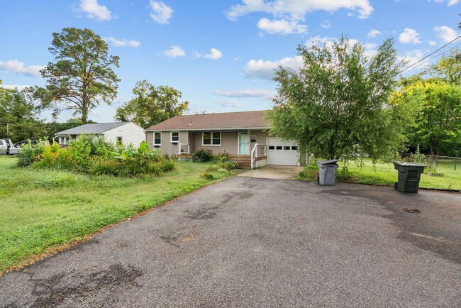 Building Photo - Now Available for Rent in Hampton!
