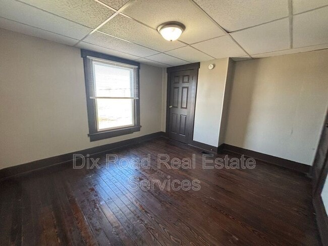 Building Photo - 526 Brandt St