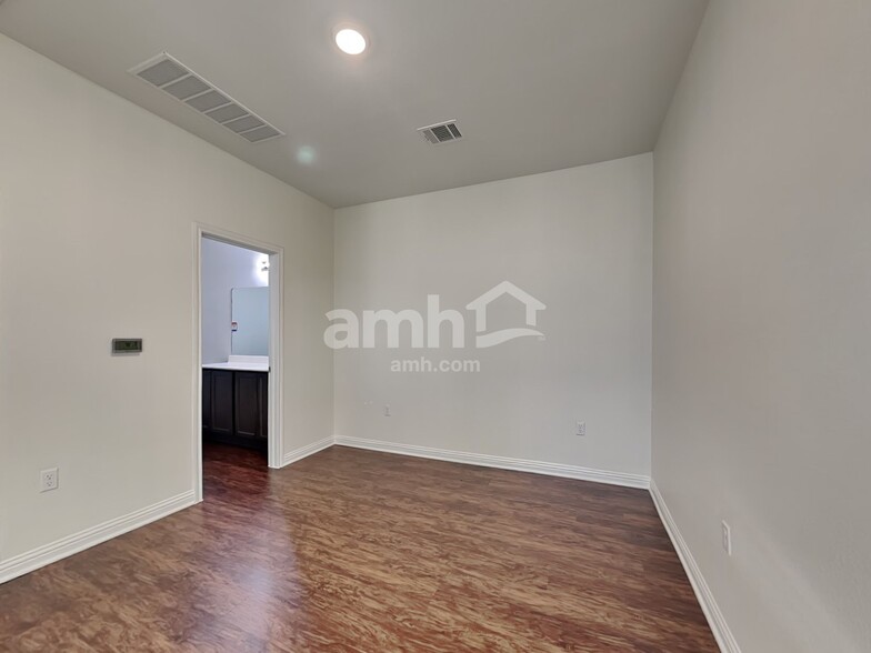 Building Photo - 5813 Monmarte Cove