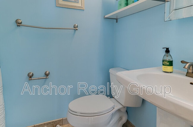 Building Photo - 304 28th St