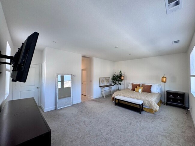 Building Photo - Elegant 4 Bedroom, 4.5 Bathroom Home with ...