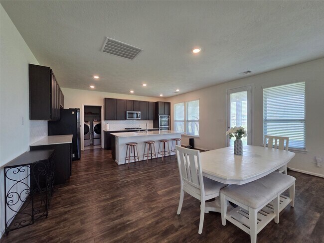 Building Photo - 25553 Kensington Lk Dr