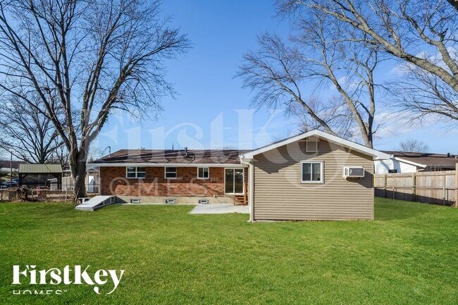 Building Photo - 11024 Acton Dr