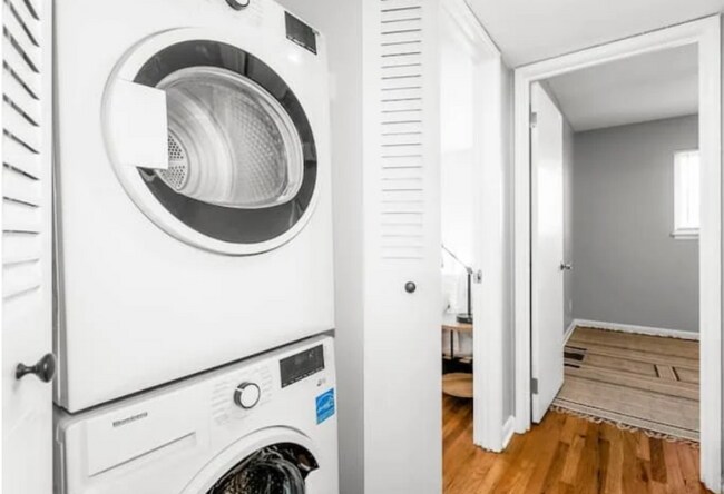 Building Photo - 516 Splitlog Ave