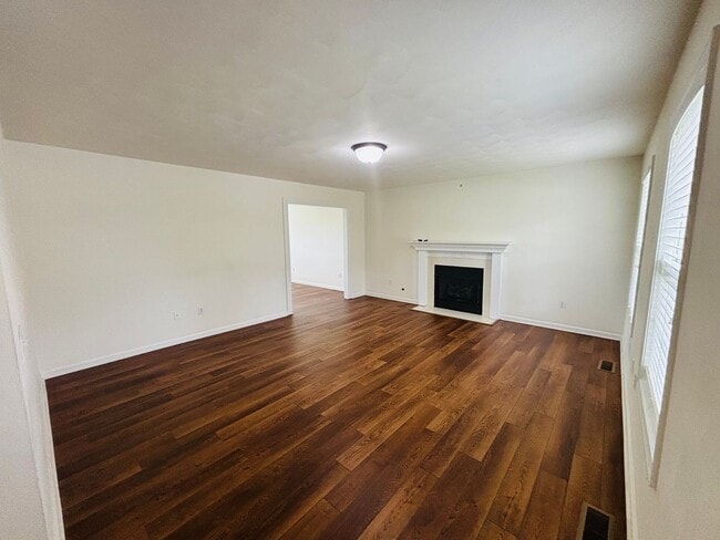 Building Photo - 985 New Village Dr NW