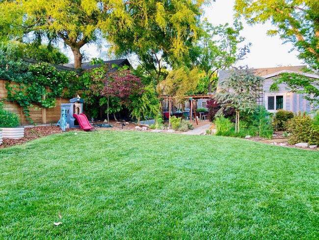 Building Photo - 5265 Loleta Ave