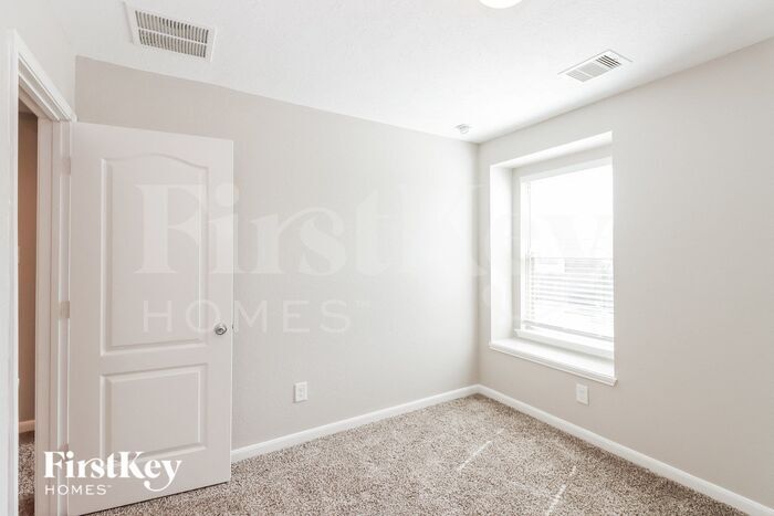 Building Photo - 5214 Pine Forest Ridge St