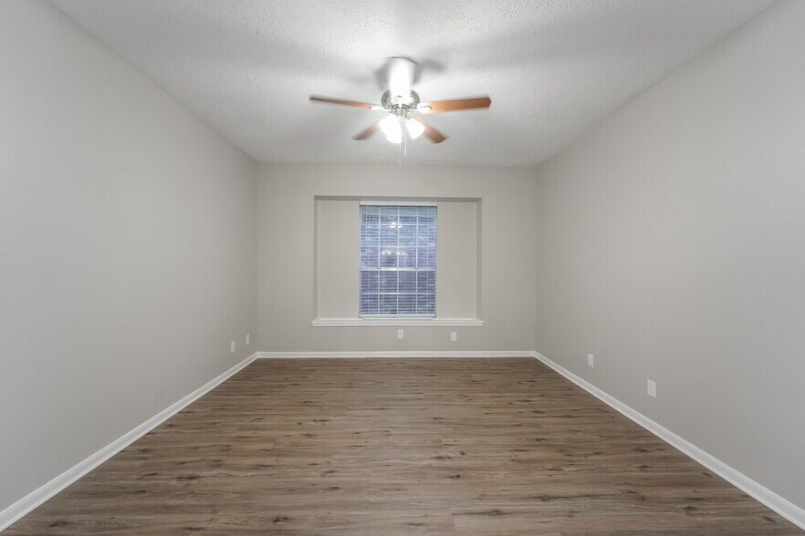 Building Photo - 5822 Cinnamon Creek Cir