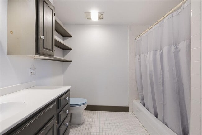 Building Photo - 73 Thames St