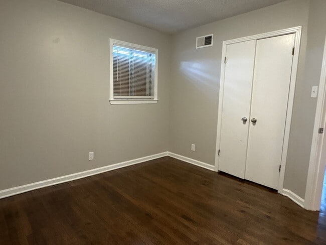 Building Photo - Updated 3 bedroom 1 Bath home - Open To Section 8