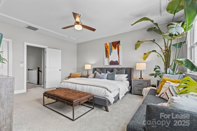 Building Photo - 2613 Statesville Ave