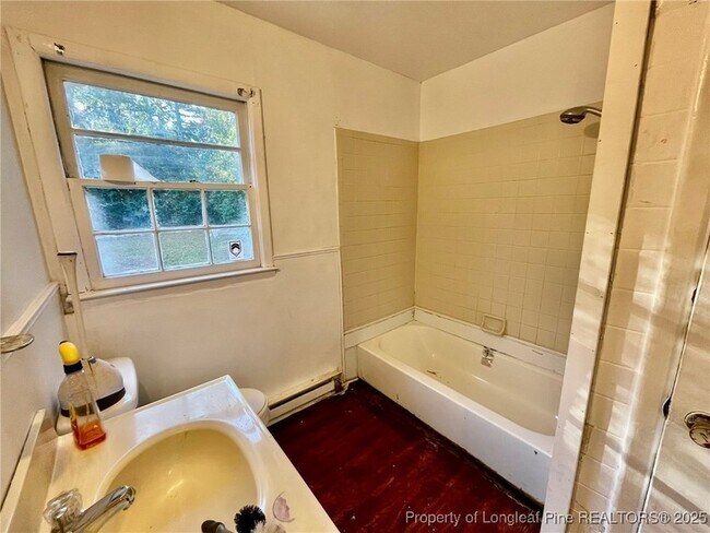 Building Photo - 502 Spring Ave