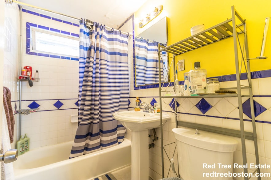 Building Photo - 163 Hillside St