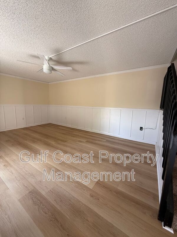 Building Photo - 5249 Cedarbend Dr