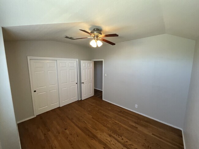 Building Photo - "Charming 3-Bed Oasis with Granite Touches & Cozy Fireplace in Cibolo!"