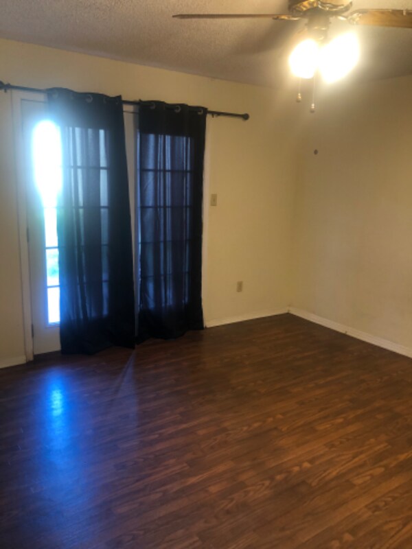 Building Photo - 100 Teal Ln