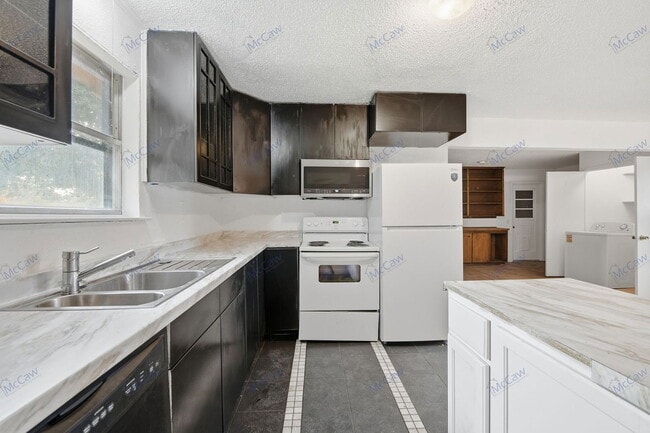 Building Photo - 6921 Greenlee St