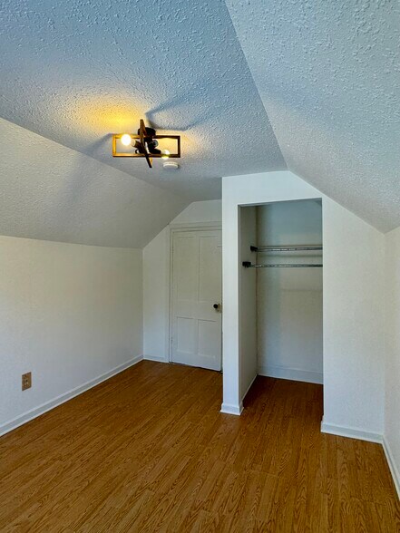 Building Photo - 1802 Perry Hwy