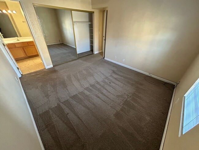 Building Photo - *** NEW YEAR WINTER WELOME DEAL!! $500 OFF FIRST MONTHS RENT IF MOVED IN 2 WEEKS!!***  CHARMING E...