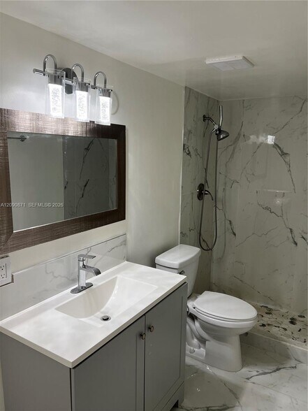 Building Photo - 7200 Fairway Dr