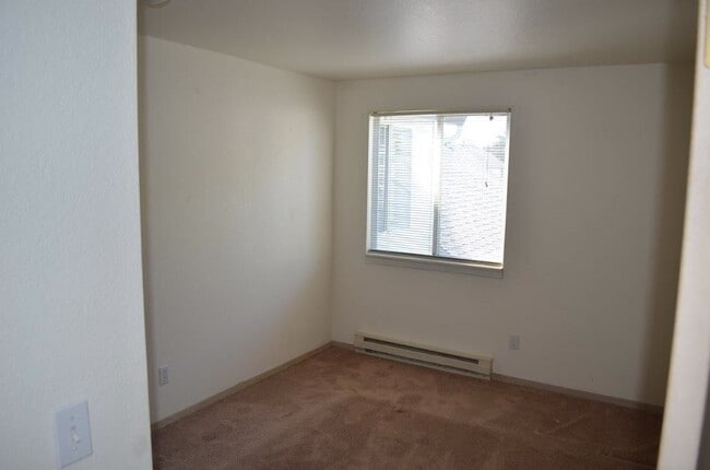 Building Photo - 7292 SE Thiessen Rd