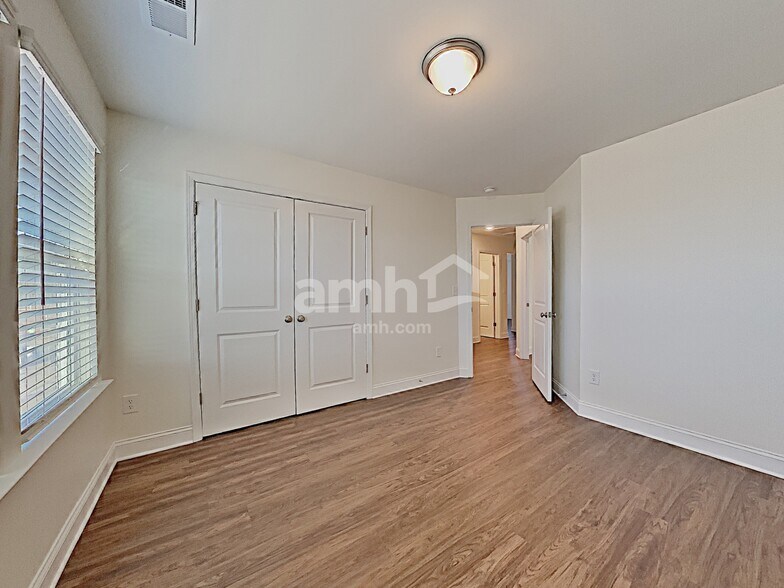 Building Photo - 427 Catawba St