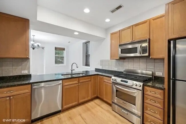 Kitchen - 1614 W Columbia Ave