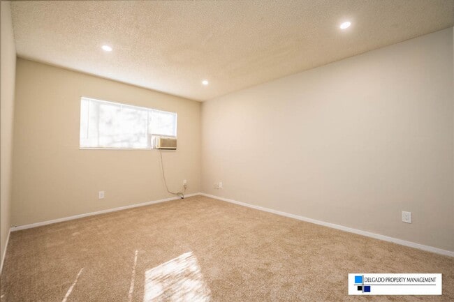 Building Photo - Newly remodeled Benicia 1st Street condo
