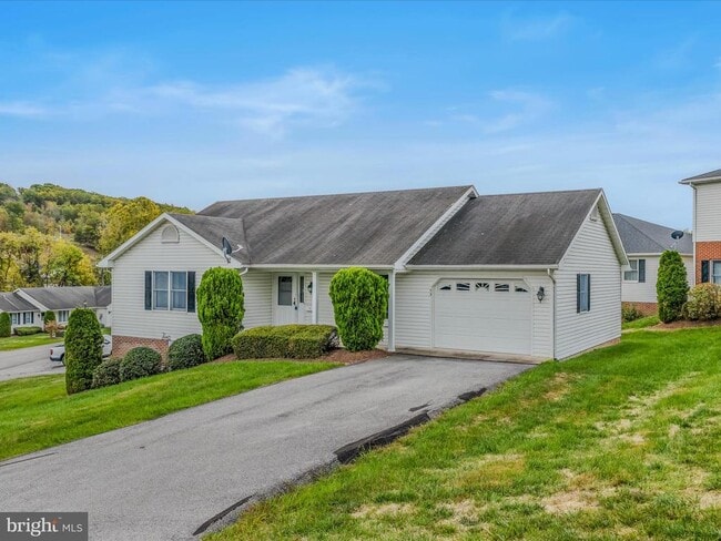 Building Photo - 73 Garden Dr