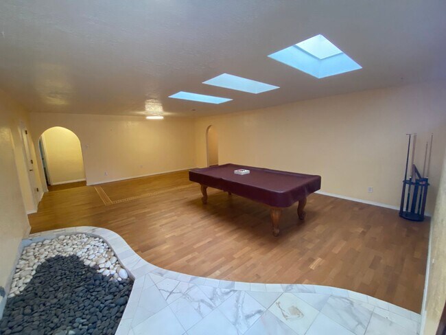 Building Photo - Beautiful 3 Bedroom Home in NE Albuquerque