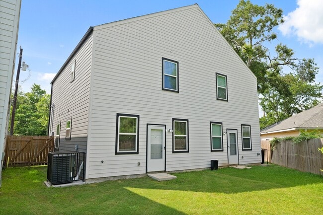 Building Photo - 5544 Shreveport Blvd