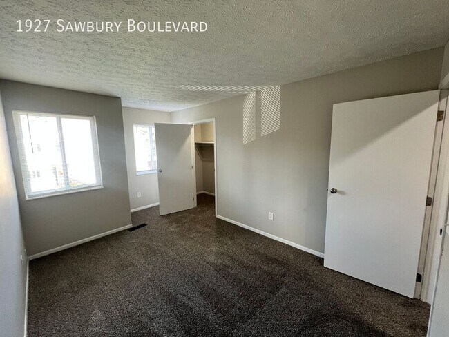 Building Photo - 1927 Sawbury Blvd