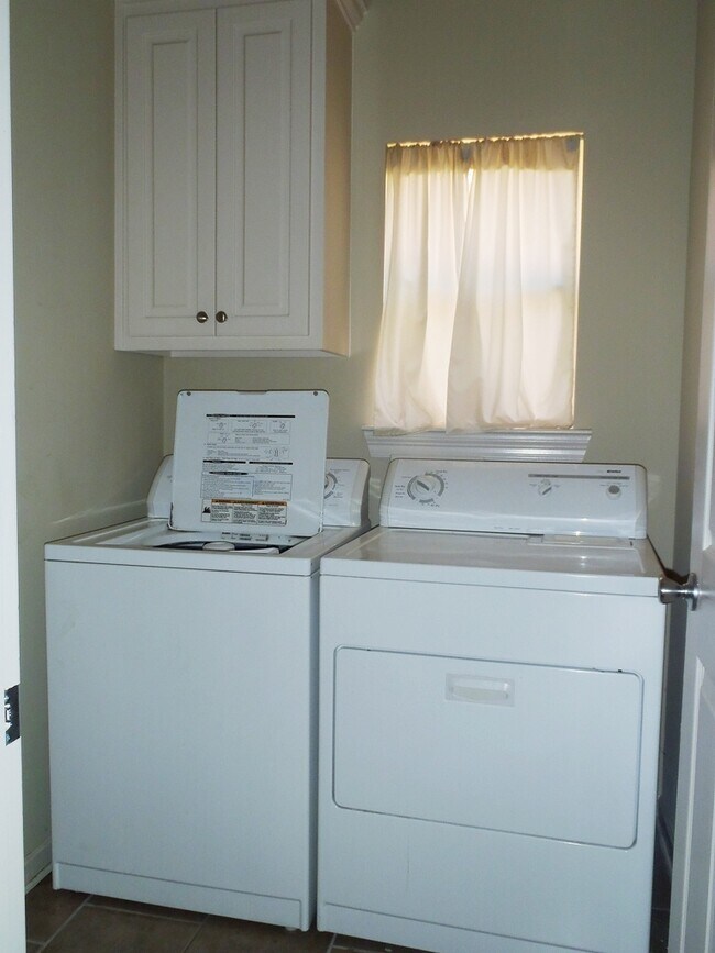 Building Photo - Shenandoah area 3BR/2BA house with dbl garage