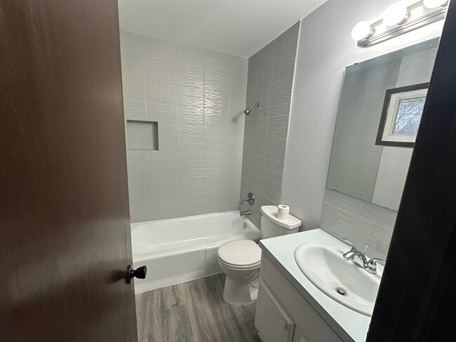Building Photo - $1,800 - 3 Bed 2 Bath Home