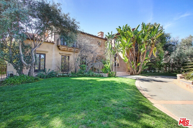 Building Photo - 725 Foothill Rd