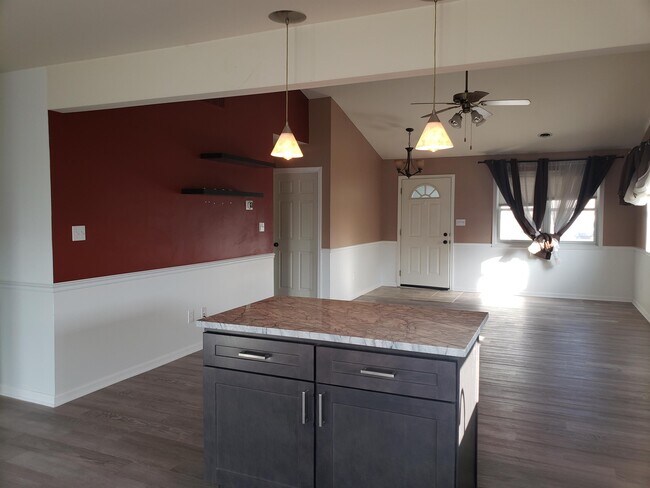 Building Photo - 5809 Phillips Rd