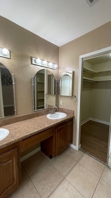 Building Photo - 1620 Fannin Cir