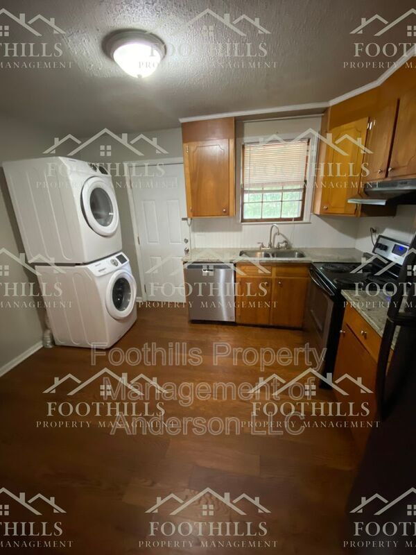 Building Photo - 304 Wildwood Drive -Unit A