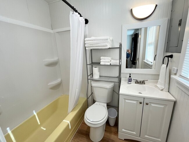 Building Photo - Rocky Court